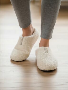 Bombas Women’s Sunday Slipper Cream Sherpa Fleece Size 9 - EUC